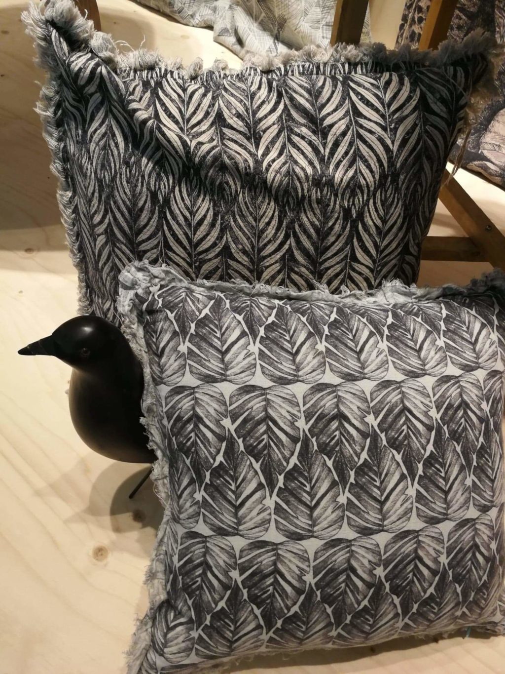 Poduszki z motywem roślinnym zaprezentowane na targach Heimtextil Frankfurt 2020