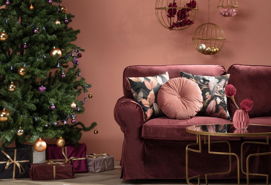 Nowoczesne ozdoby do salonu w świątecznej aranżacji