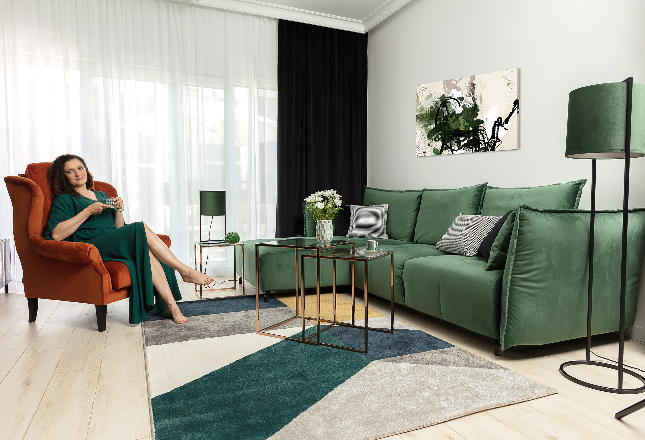 Trendy jesień-zima 2021 – jak urządzić idealny salon w domu jak z katalogu?