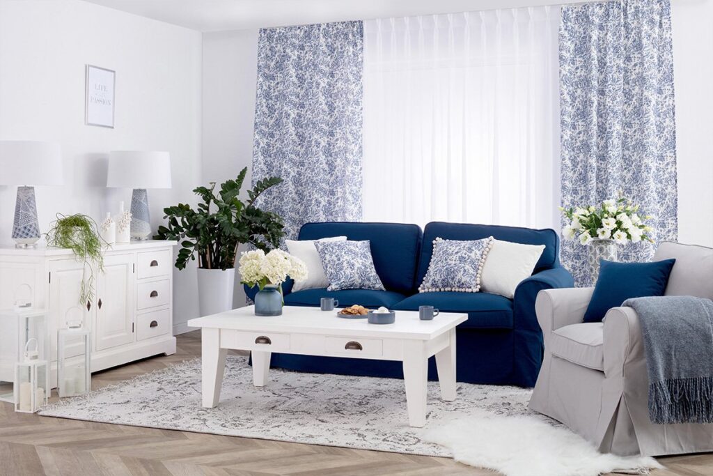 Sofa tapicerowana w nowym pokrowcu