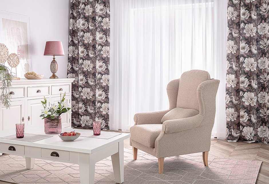 Fotel w salonie i w sypialni – aranżacje wnętrza pełnego relaksu