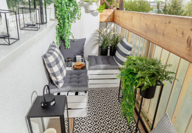 Paletowe meble na balkon w bloku