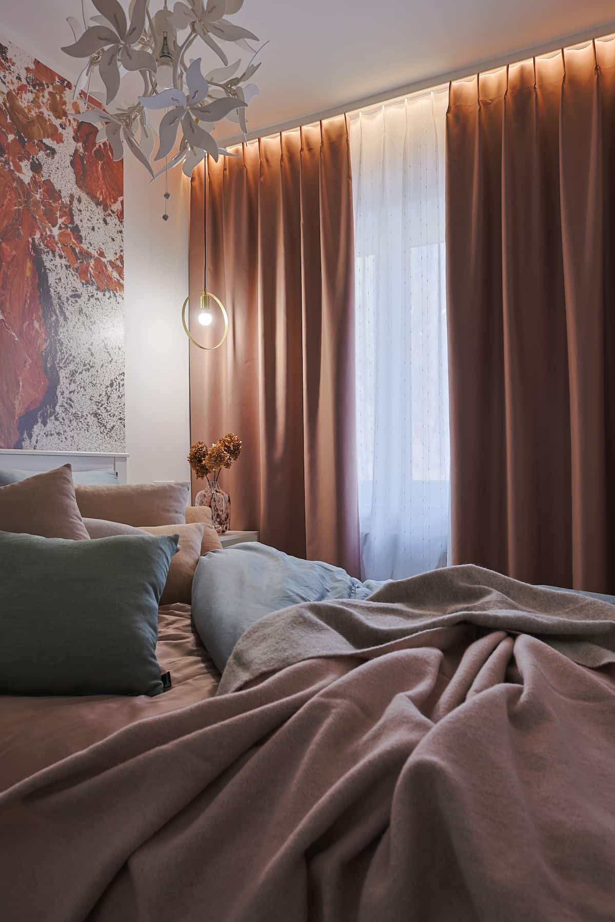 Zasłony na zimę – jak dobrać tkaninę, która zatrzyma ciepło?