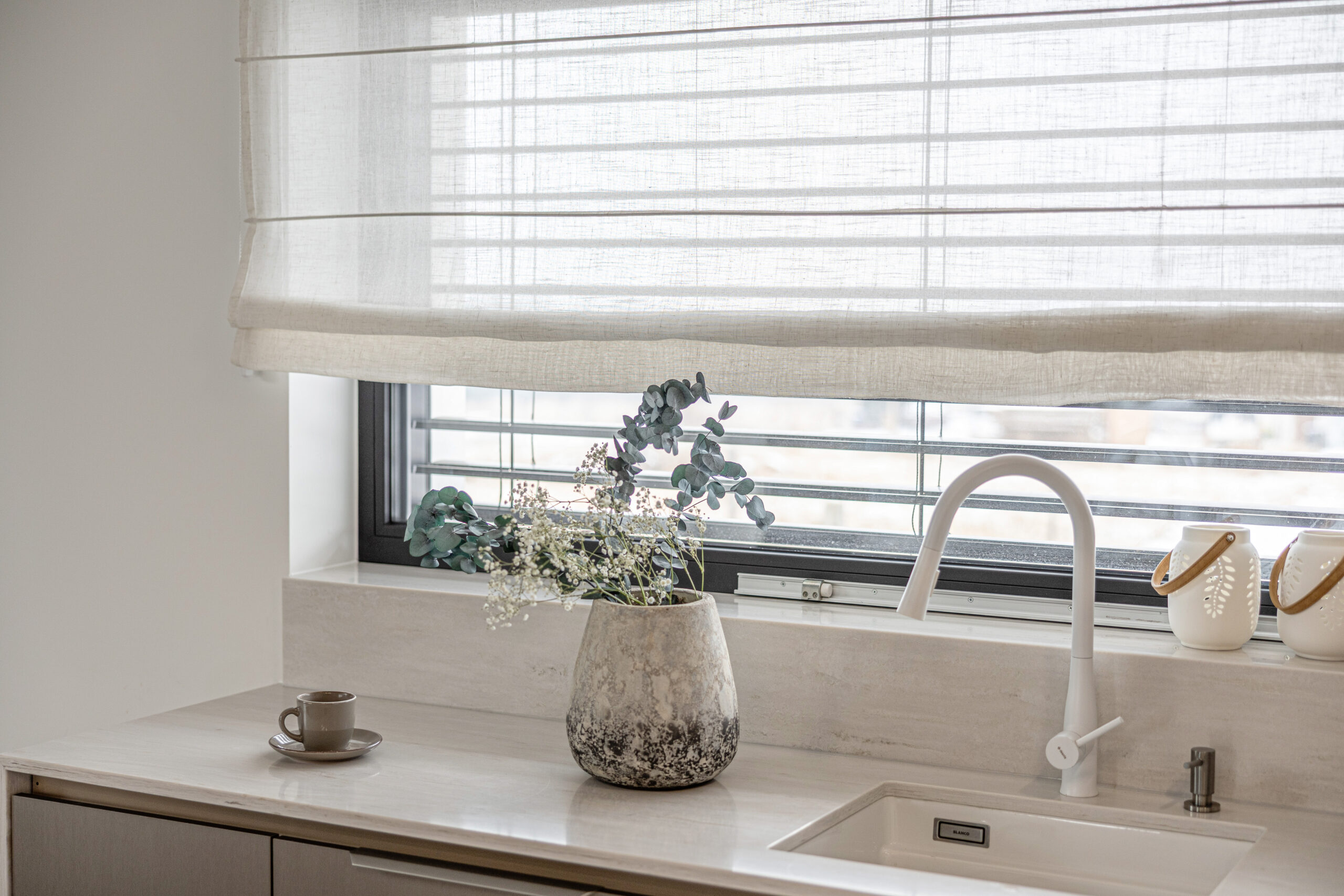 Gdzie znaleźć salon z roletami rzymskimi w Warszawie? Ranking i opinie klientów