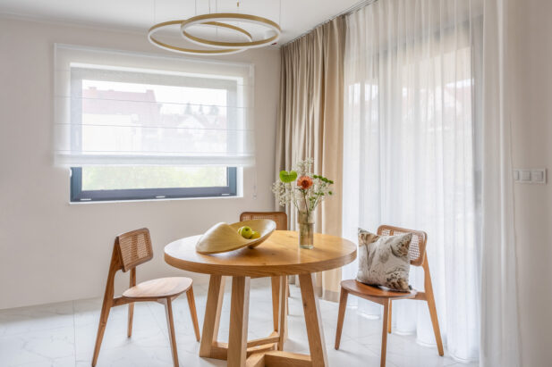 Pranie firan z perspektywy tkanin: kolory, rodzaje i materiały