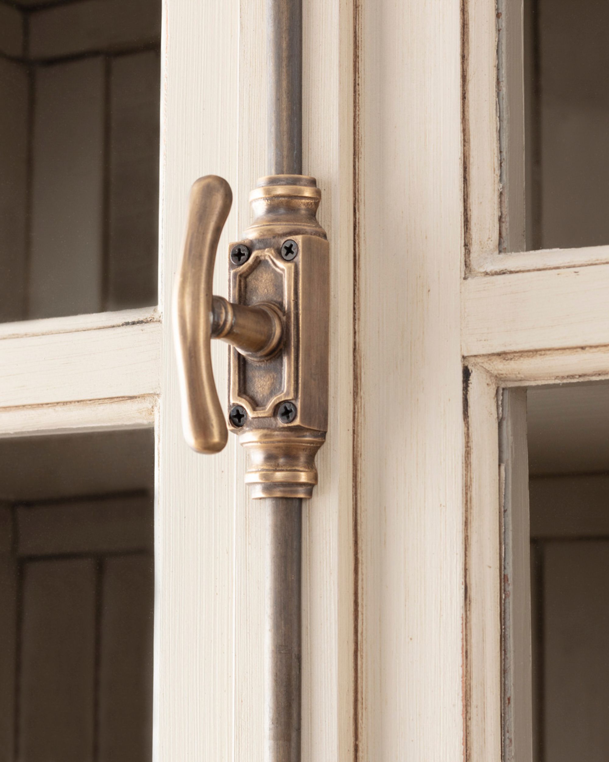 Kredens Gordes 115x54x241 cm cream (hover)