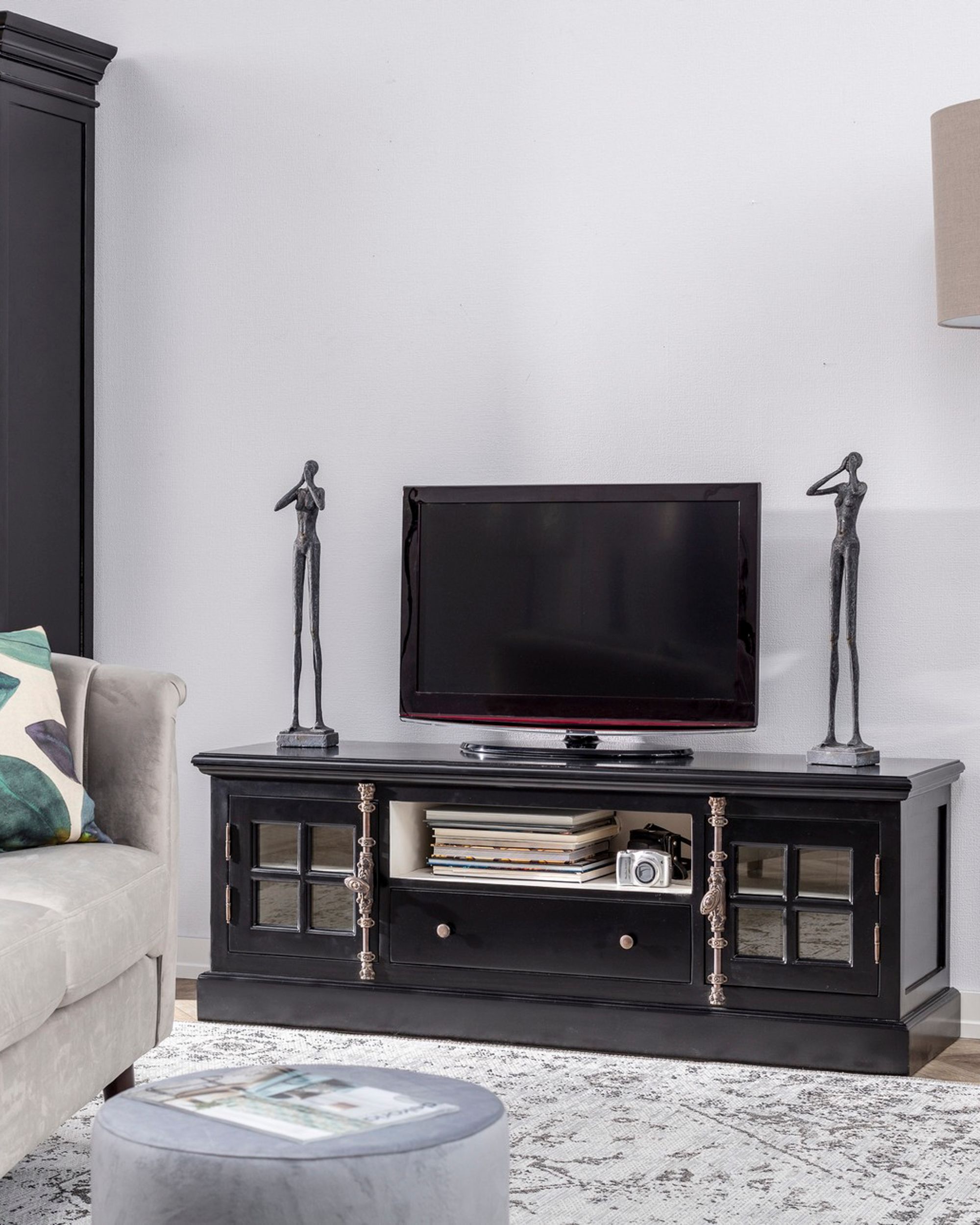 Szafka RTV Josephine 150x46x56cm black (hover)