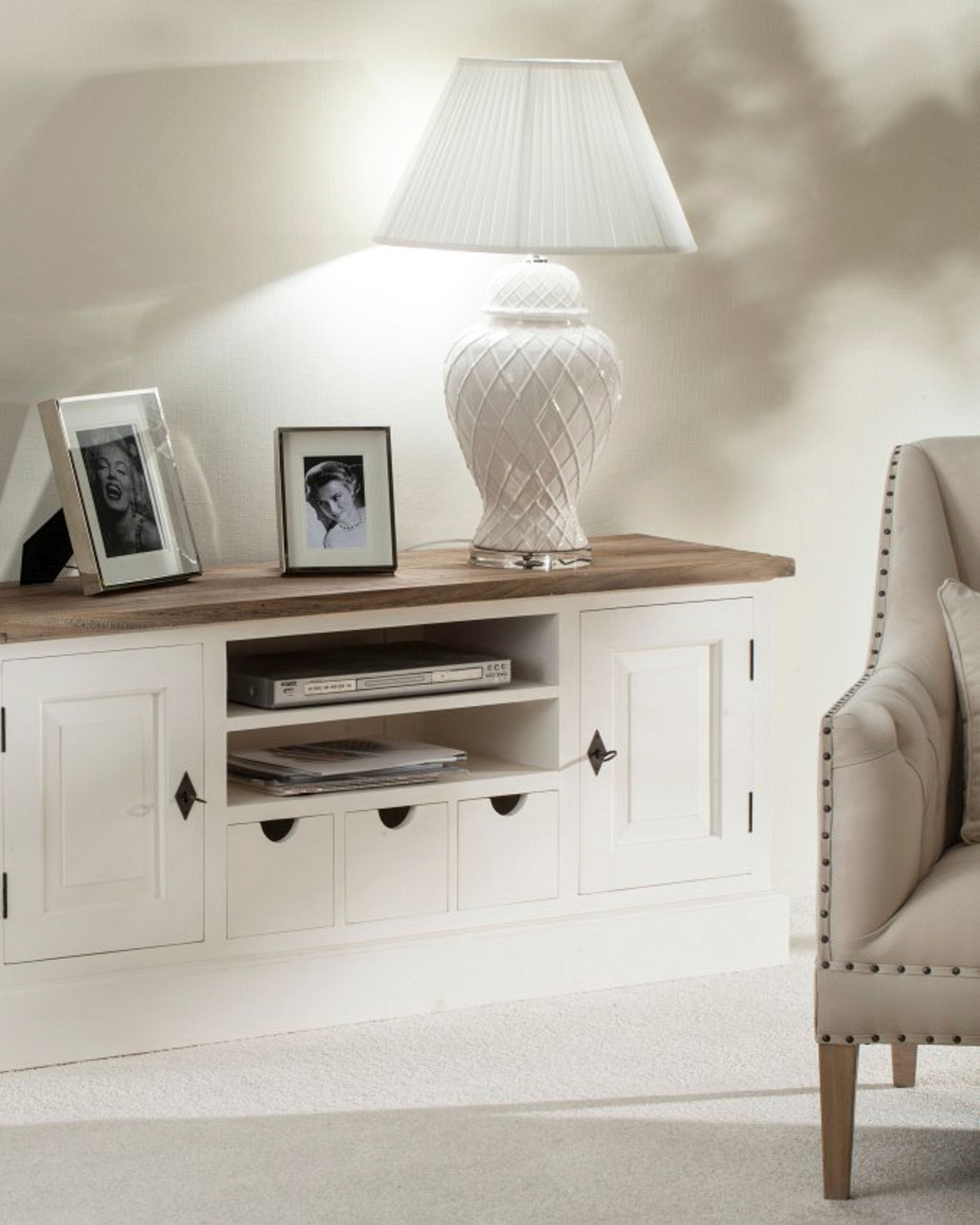 Szafka RTV Brighton 150x40x65cm white&natural (hover)