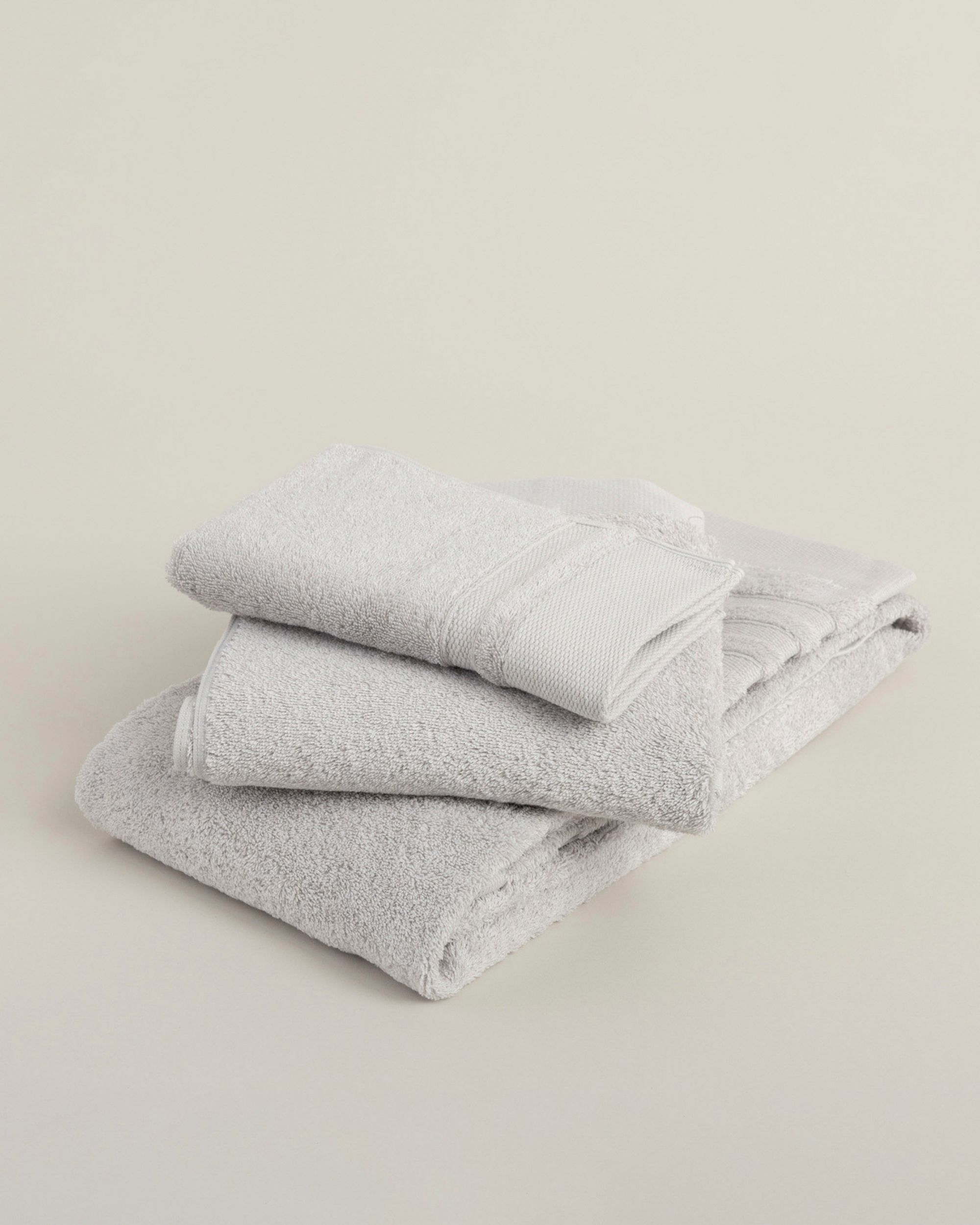 Ręcznik Essence 70x140 cm light grey (hover)