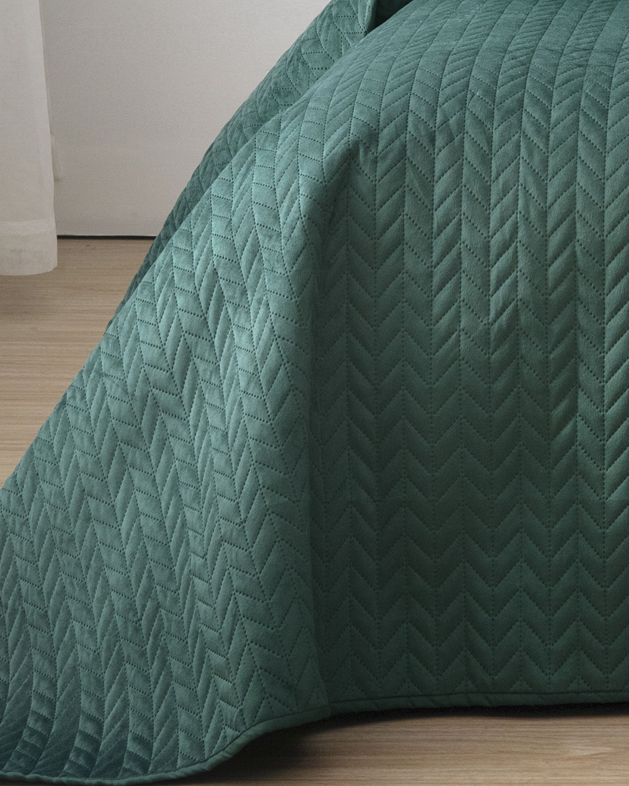 Narzuta na łóżko Silky Chic 220x240cm deep green (hover)