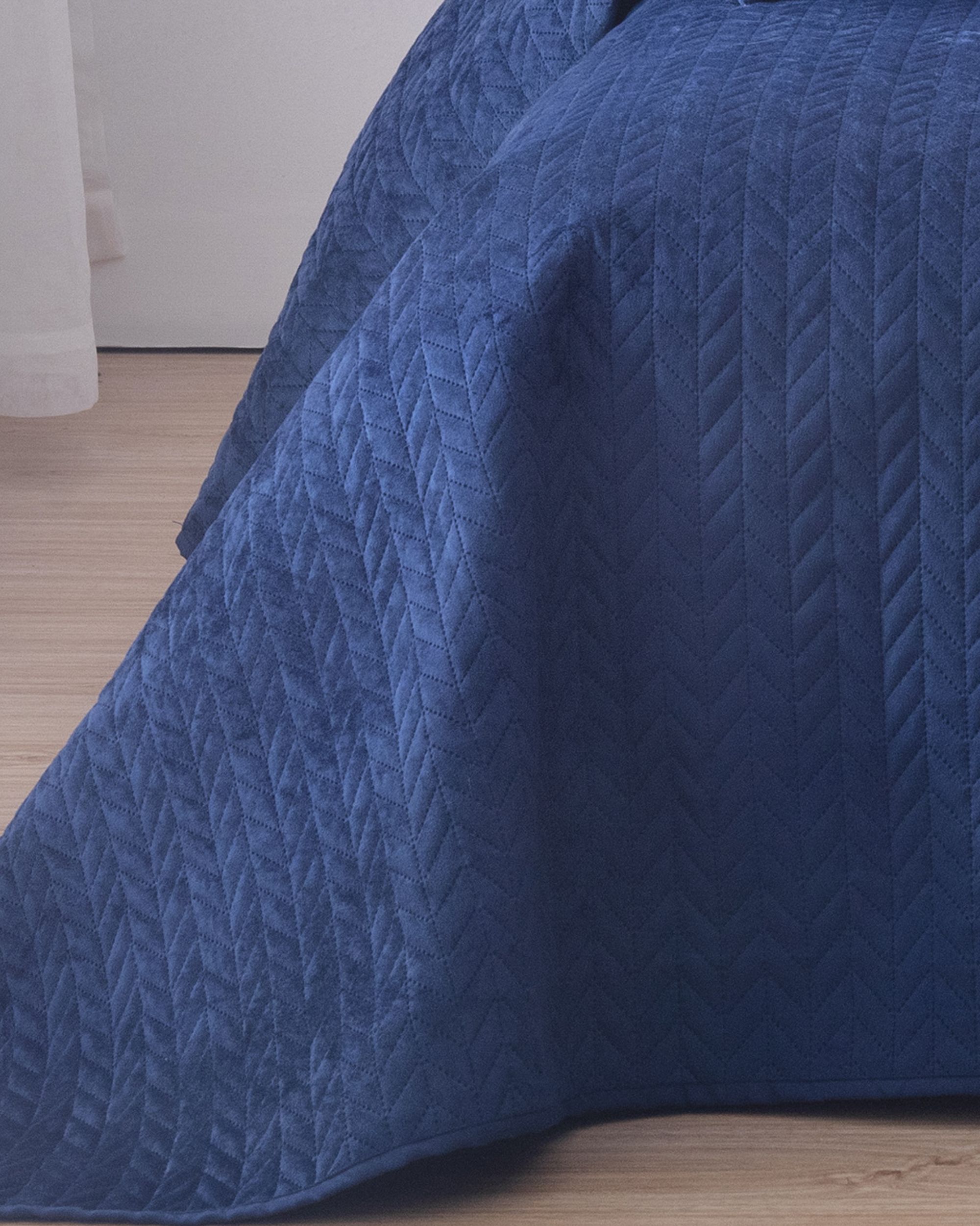 Narzuta na łóżko Silky Chic 220x240cm royal blue (hover)