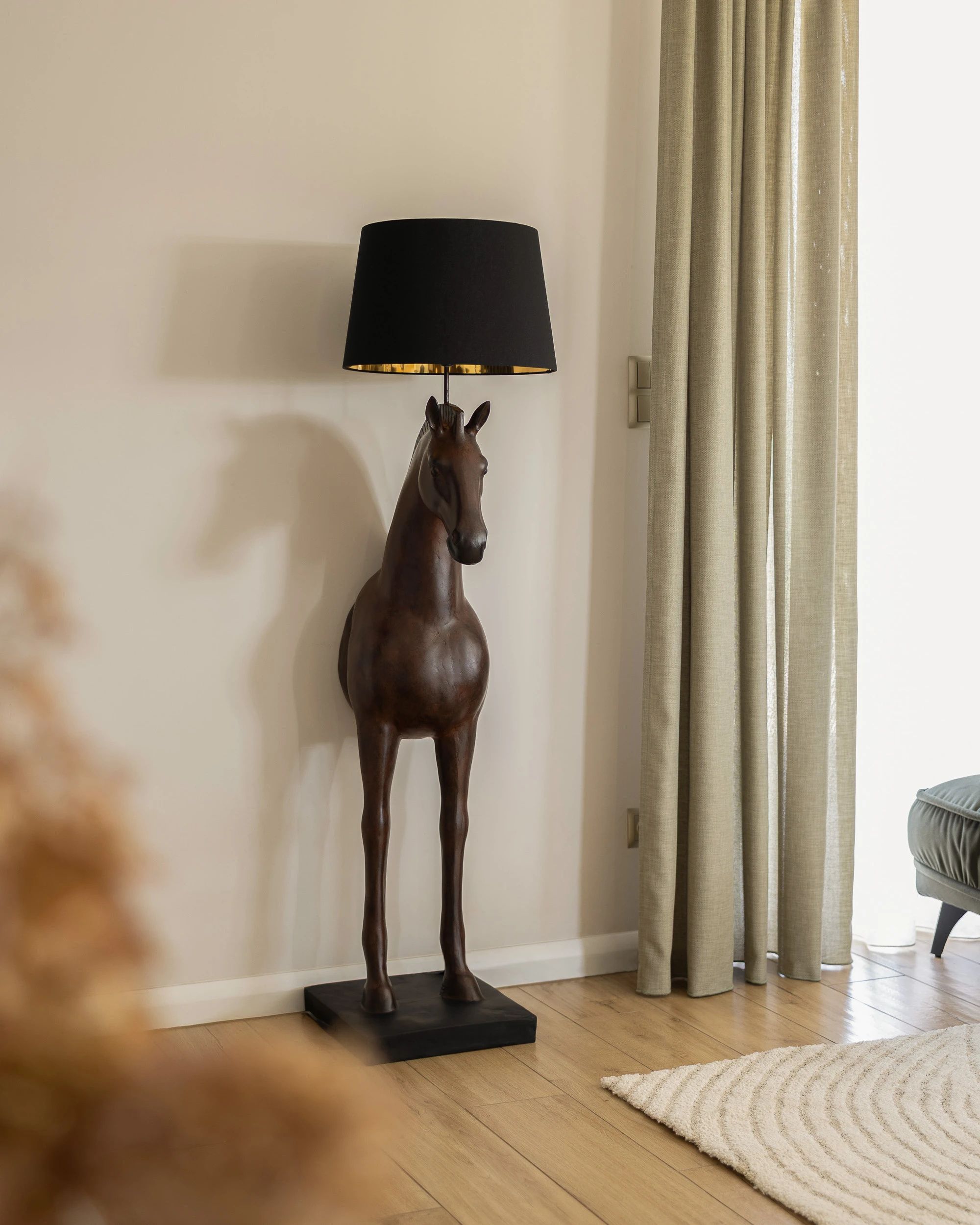 Lampa podłogowa Horse 47x40x155 cm (hover)