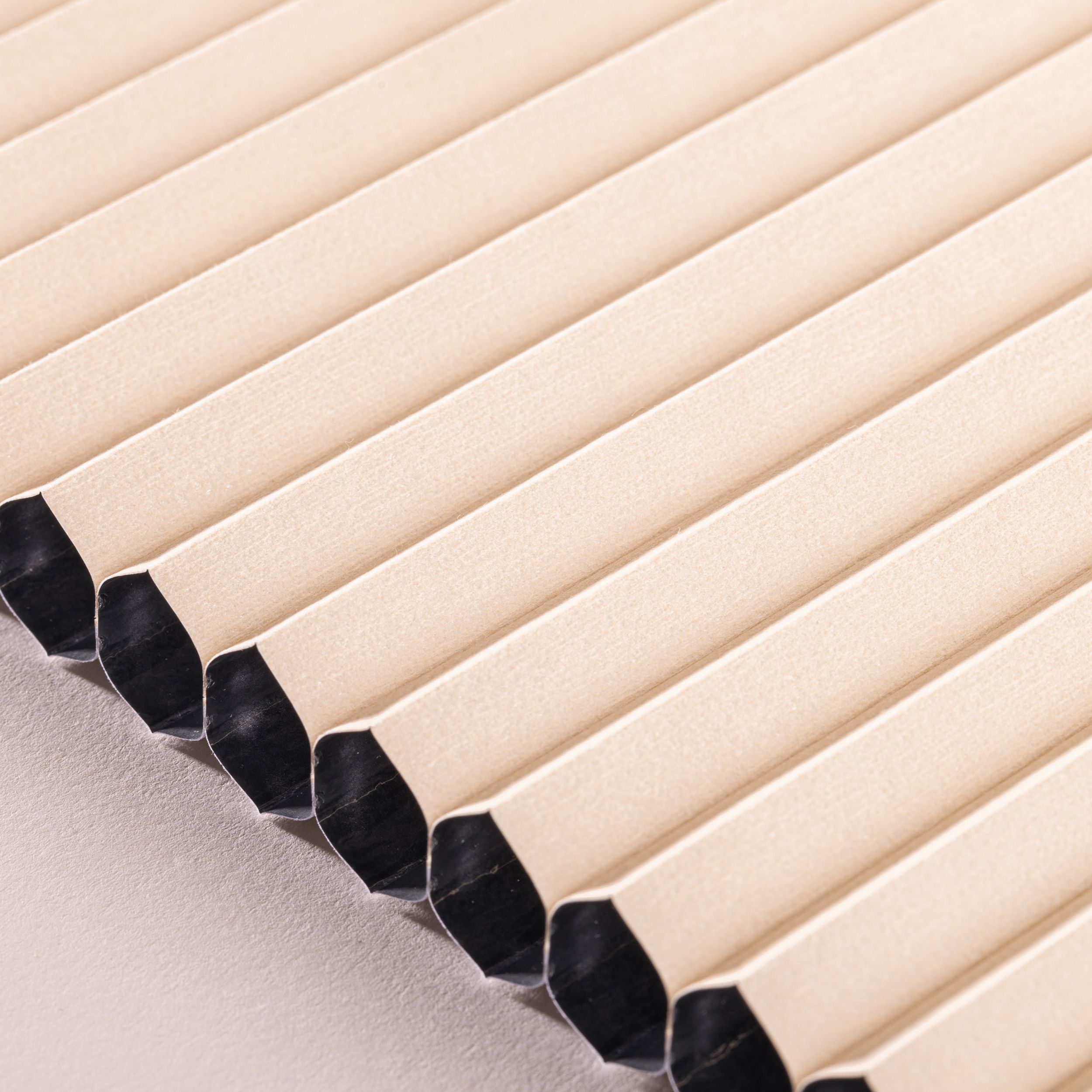 Blackout ALU – plisy Honeycomb HA-102 piaskowy